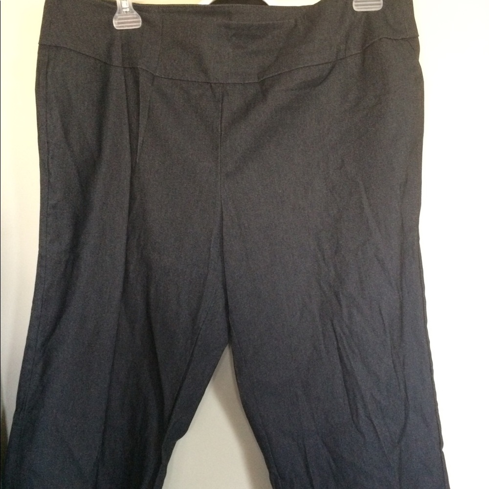 Capri pants - Picture 2 of 2